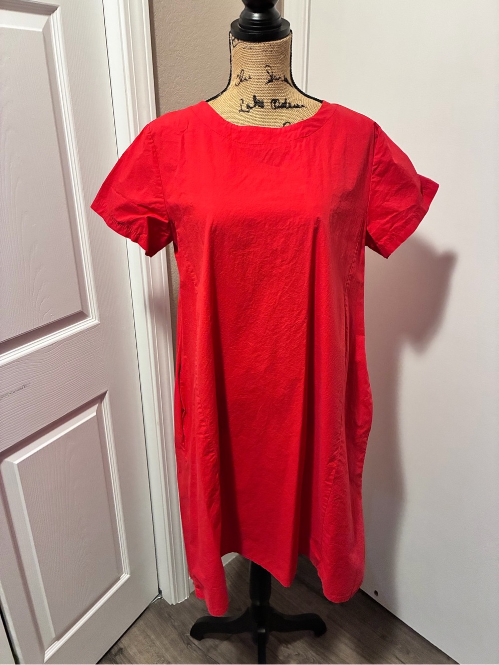 Women’s Red Short-Sleeve Shift Dress - Unbranded